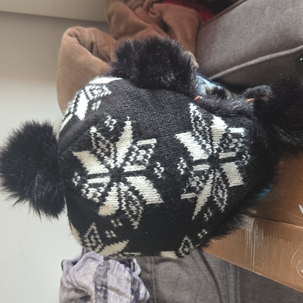 Fair Isle Knit Trapper Faux Fur Hat Black Ear Flaps Pom Pom Tie Winter OS - Picture 2 of 6